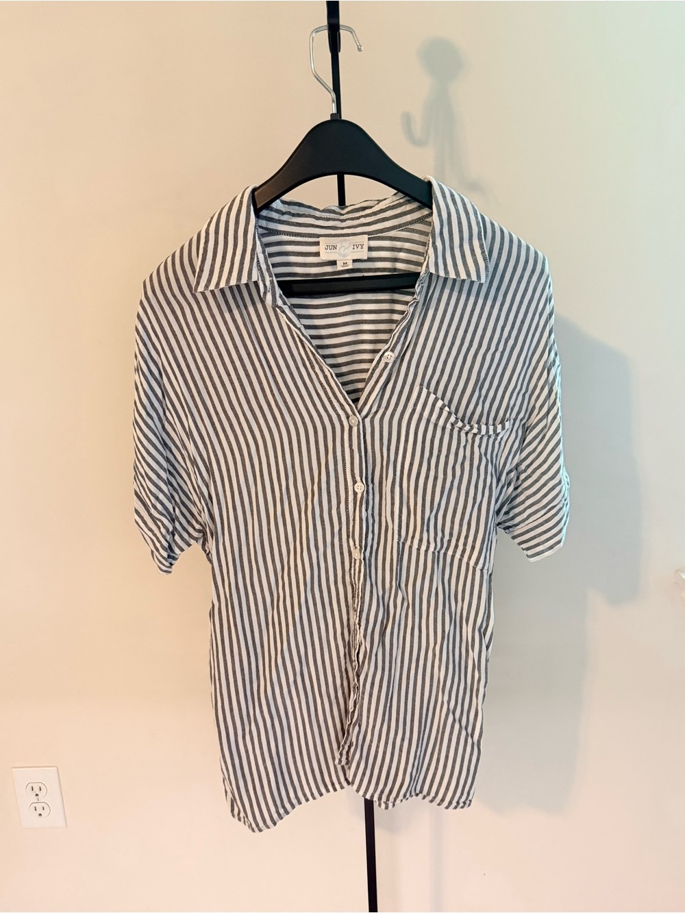 JUN & IVY Super Soft Relaxed Gray & White Stripe Short-Sleeve Button Down Shirt